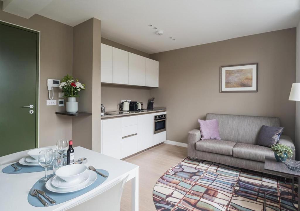 Wells Court By Aeria Apartments London Eksteriør bilde